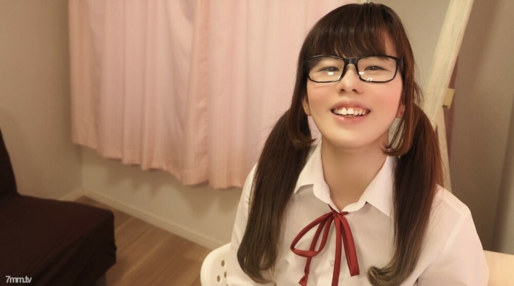 FC2-PPV-1549878 [清醒女孩] 連續 5 次吞精，後悔加入 Cum Circle 特別版 2 Yui 的 18 歲女孩