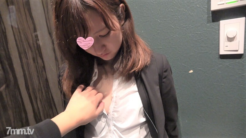 FC2-PPV-1568051 [不]連續兩週！模型身體美 Hina-chan 節 ！被抓到就被迫離開商店！ ??請看看她的易感漫畫咖啡館發生了什麼[個人拍攝]