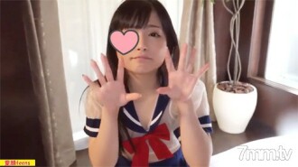 FC2-PPV-1576825 穿著透明衣服的超可愛少女的美麗剃光陰戶中出[個人拍攝]