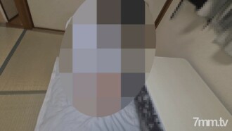 FC2-PPV-1644252 【個人拍攝】讓朋友前輩勾引我的苗條美女老婆，在她老公面前中出她。
