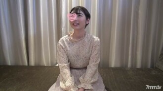 FC2-PPV-1929612 Mahoko，19 歲，在她父母的花店工作。當酒店的窗簾完全拉開時，她站在 69 歲的時候開始口交。羞愧的表情，盯著在公園裡玩耍的家人，人生中第一次陰道射精。