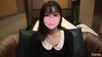 FC2-PPV-2622283 我和一個太可愛的女僕一起去了酒店。大量精子被釋放到一個沒有經驗的美麗女孩的狹窄生殖器中。