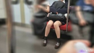 FC2-PPV-3067566 縣立綜合課程②小動物女孩。把遙控轉子放在陰戶裡，然後坐火車……