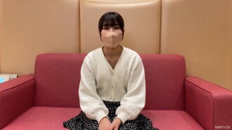 FC2-PPV-4053102 [包含] 清純可愛的保育老師人生中的第一次中出。她以類似母牛的姿勢站了起來，陰莖立即破裂，大量精液溢出。