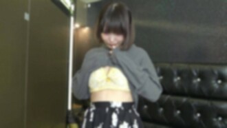 FC2-PPV-4427074 皮膚白皙，身材矮小，整齊。優雅的上班族臉龐背後，隱藏著狂野的情色之美。這是她無毛的陰戶連續兩次射精！