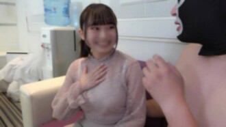 FC2-PPV-4569259 【第一彈/第二彈】18歲的G罩杯咖啡廳員工，長著一張娃娃臉，可愛極了。 白皙的身體蓬鬆而包裹。體內射精在她又緊又緊的陰戶裡。