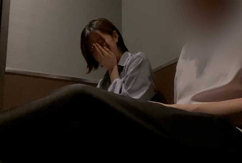 FC2-PPV-4597518 [嘿啊啊！ 】 一名 18 歲的排球俱樂部球員生平第一次展示他的完整雞巴，並給了他手交和口交哈哈
