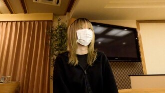 FC2-PPV-4658299 朝日（18 歲）第二次拍攝時從不同角度拍攝的她纖細小乳房的影片。這段影片包括兩張她以雙腿放在頭頂的姿勢被幹且不斷高潮的鏡頭，以及 ATM 肛交的鏡頭。