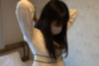 FC2-PPV-4664531 *4 月 18 日前首次購買可享 80% 折扣* [未經審查] [業餘個人拍攝] 無力支付偶像活動的保費，一名老男人將精液注入她稀疏的陰部