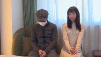 FC2-PPV-4664959 以情侶身分出現！他說他很想看看老婆被幹的情景。妻子在丈夫面前反覆射精，並懇求他「射進我的體內」。