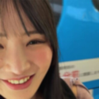 FC2-PPV-4685095 【傑作！ 】「再多給我♡更深♡更深♡」這位華麗的美女超級貪婪，用她那豐滿、有彈性的天然乳房噴出如此多的水，以至於她的床都濕透了！太色情了！