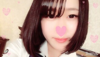 FC2-PPV-777043 【3P×連續SEX】19歲☆剃光蘿莉天真無邪女兒“感覺真好……♥”制服少女徹底陷入中年雞巴，將臉暴露在高潮，繼續活下去！帶著濃濃的慢H情人的緊張，淚流滿面，惡魔小便乞求♥ [No moza]附贈視頻