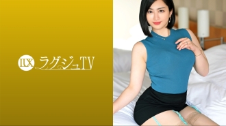 LUXU-1645 豪華電視1614 AV中出現美女肉慾小說家擴大表現範圍！她只是通過玩弄她敏感的乳頭而感到恐懼，在她討厭的陰毛後面有一種潮濕。無法掩飾被與丈夫不同的攻擊的興奮，一副慾火中燒的表情大口喘著粗氣，暴露了我的慾望！