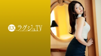 LUXU-1719 LuxuTV 1703 雖是謙虛的感覺，但卻是害羞、性愛激烈的巨乳鋼琴老師！日常生活中無法品嚐到的氛圍，逐漸玩起來興奮起來，以大膽的姿勢沉浸在快樂之中！