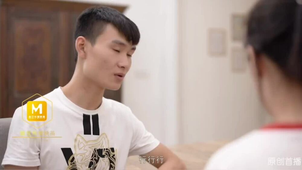 MD0044 兄妹蕉談 芭蕉香蕉分不清 哥哥手把手教學 近親荒唐性愛