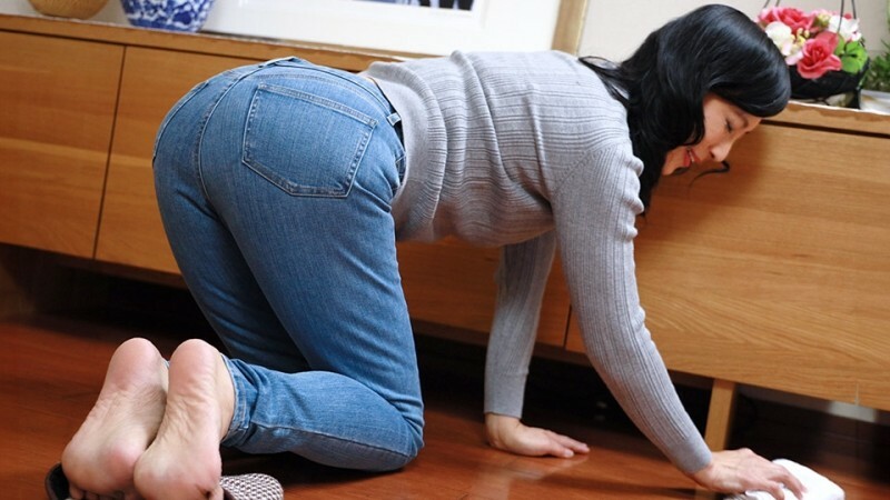 PACOPACOMAMA-050124_100 擁有皮塔麵包屁股引誘男人的管家