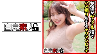 SIKA-300 Bimbo 婊子在她的朋友旁邊拍攝第一視角他媽的