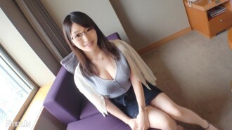 SIRO-3933 【第一槍】【自然巨乳的京都美女】【不道德的已婚女人】SS級身材的京都花梨妻。不道德空間中，無名指上的戒指發出渾濁的光芒。 【第一槍】網絡AV應用→AV體驗拍攝1082