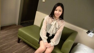 SIRO-4014 [第一槍] [保育員的背部兼職] [我喜歡性愛..] 一個擁有強大性慾的可愛微笑的保育員在她的陰道裡感覺到一個悲傷的聲音和一個大公雞。網上AV應用→AV體驗拍攝1155